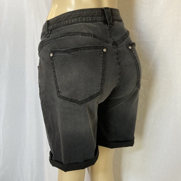 SALE!!! WIT & WISDOM Tummy Control Size 18W Black Vintage Shorts 7” Inseam NWOT - Picture 5 of 7